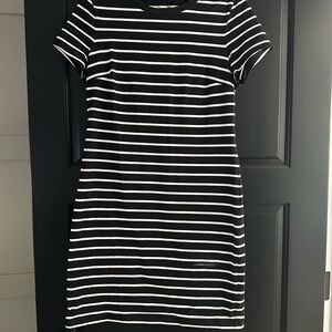 Old Navy Black and White Sheath Midi Dress